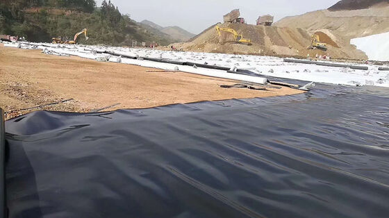 Ein guter Preis. 60 Mils 1,5 mm Dicke Glatte HDPE-Geomembran Teichauskleidung Wasserdicht Anti-Versickerung Online