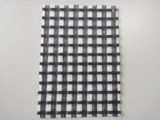 ราคาดี แผ่นใยสังเคราะห์เสริมความแข็งแรง PET Geogrid แบบยึดติดด้วยความร้อน ผ้าไม่ทอแบบคอมโพสิตด้วยกาว Geogrid เสริมผิวทาง ออนไลน์