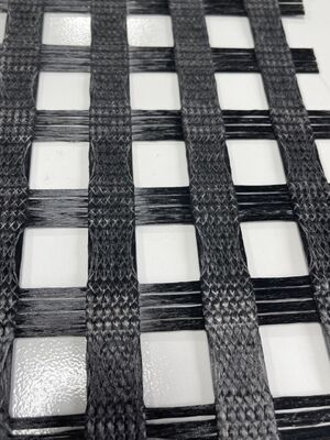 İyi bir fiyat. SBR Coated PET UX 100-400KN/M Polyester Geogrid Stabilize Embankments Slope Retaining Wall çevrimiçi