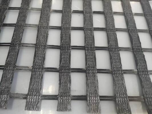Dobra cena. 200-200KN/M Polyester Geogrid Woven Coated Warp Knitted Soft Soil Foundation w Internecie