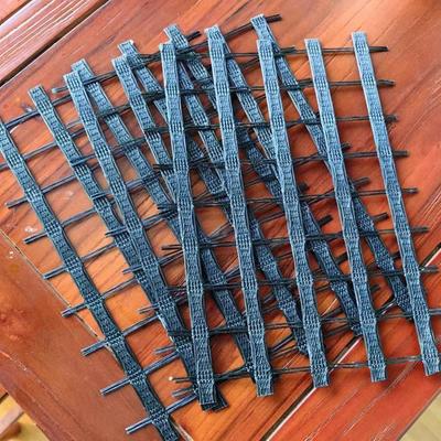 Dobra cena. 200-50KN/M 5.2x100M Polyester Geogrid For Reinforce Roads Base And Pavements w Internecie