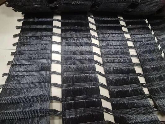 Goede prijs. Geogrid van polyester met hoge sterkte, eenastig 50,8x50,8 mm voor grondversterking online