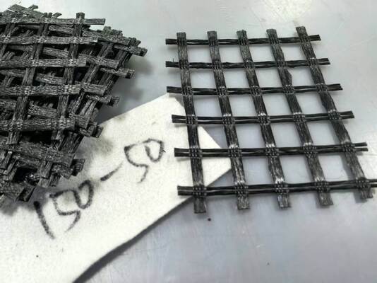 Un bon prix. Géogrille tissée en polyester uniaxiale 150-50 KN/M pour renforcement de sol de chemins de fer, métros et autoroutes en ligne