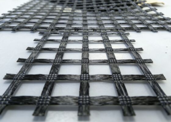 Un bon prix. Géogrille en polyester enduit de PVC, uniaxial, à faible fluage, 200-50 KN/M, pour murs de soutènement, pentes raides, fondations de routes en ligne