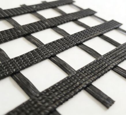 Un bon prix. Le PVC du remblai 200-100 KN/M de renfort a enduit la géogrille uniaxiale de polyester pour l'autoroute d'autoroute en ligne